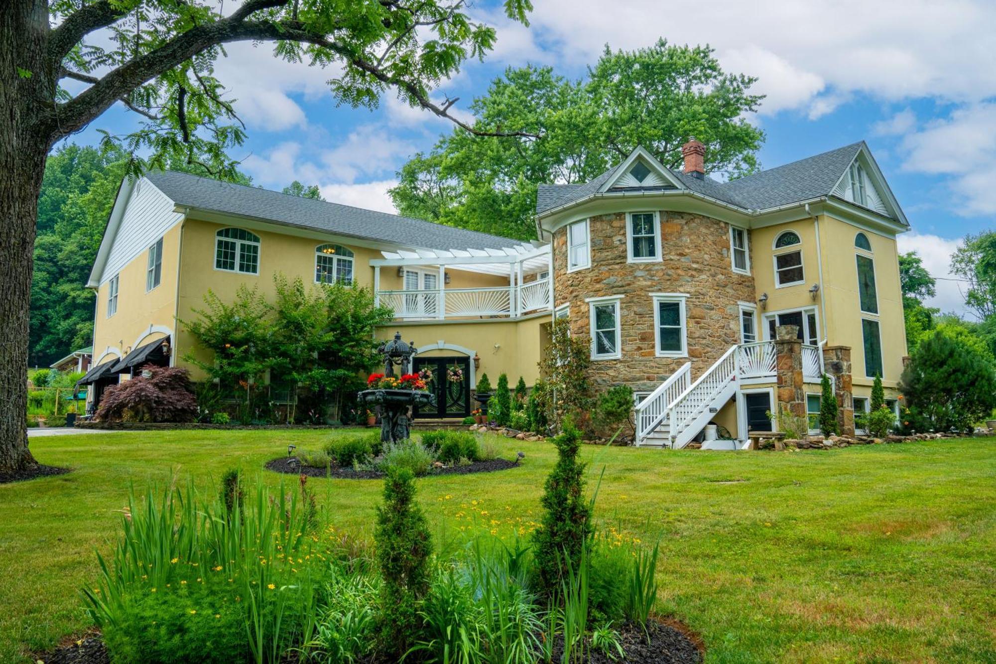 Stone Manor Boutique Inn Britain 외부 사진