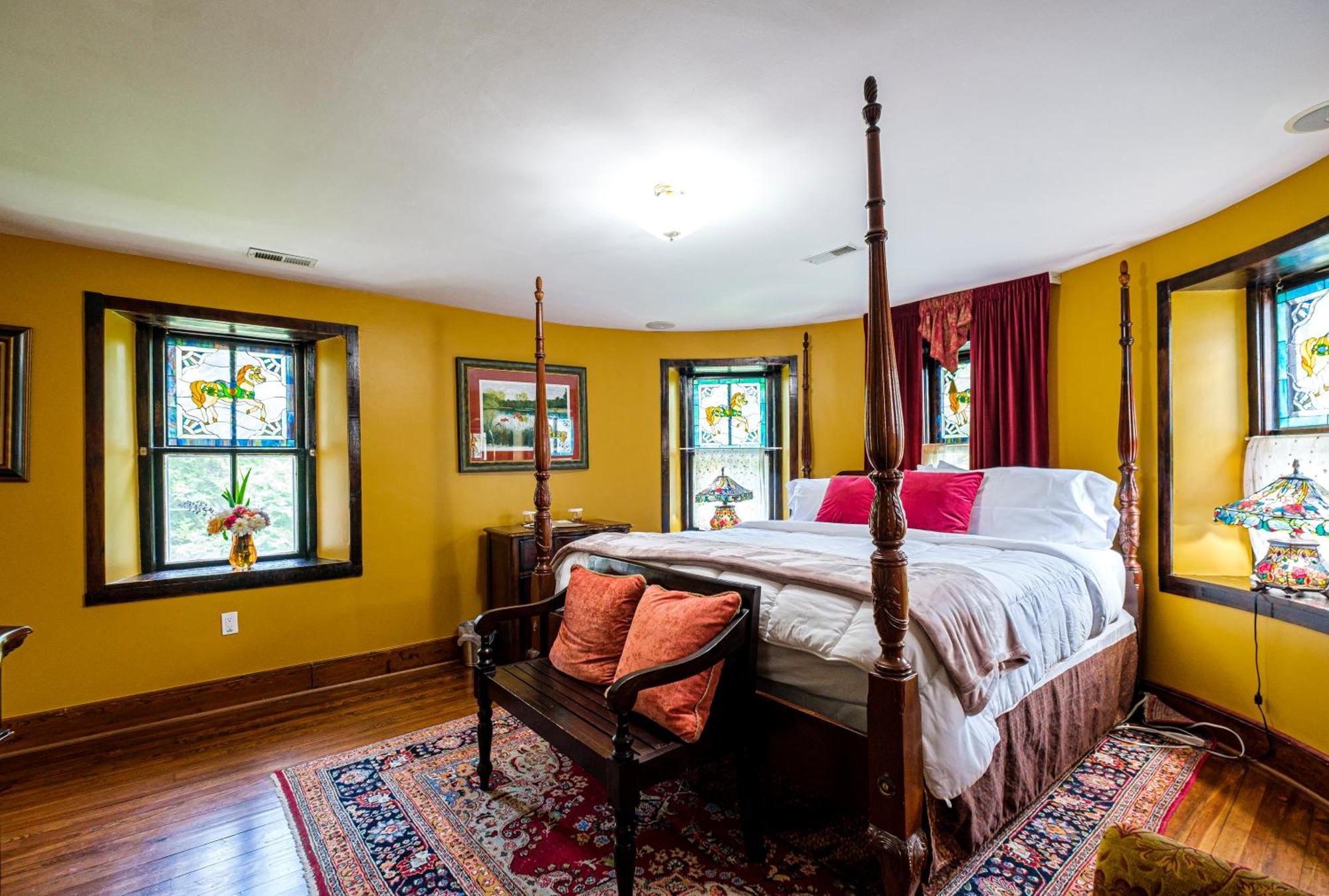 Stone Manor Boutique Inn Britain 외부 사진